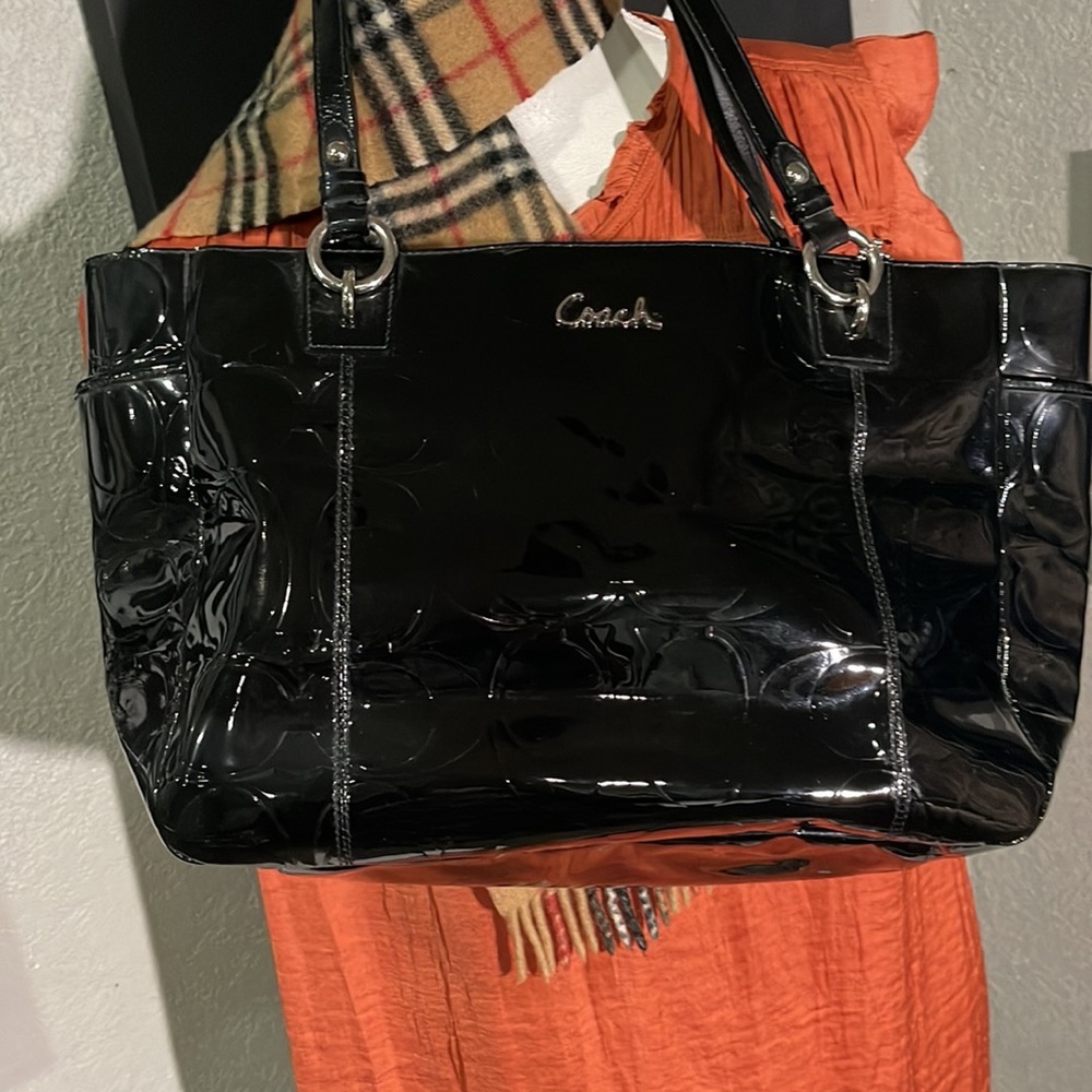COACH Black patent, leather large purse, . Embossed,l coach purse is 17 “ 10 b - Picture 6 of 12